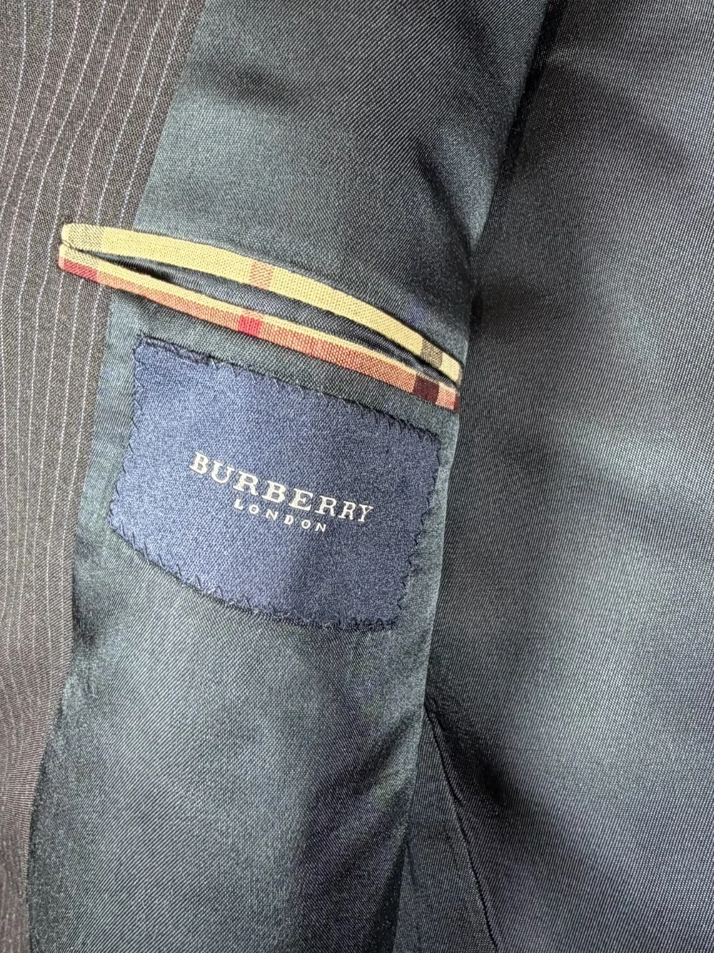 Burberry 46L 100% Wool Deisigner Men's Black Pinstripe Two-Piece Suit